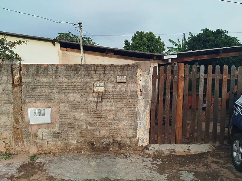 Homem é baleado no peito e encontrado morto em quintal no Nova Lima