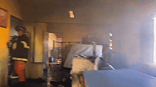 VÍDEO: Criança brinca com fogo e provoca incêndio em casa no Jardim Imá