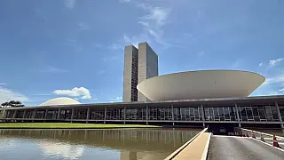 Oposição prepara ofensiva para adiar votação da PEC 6x1 no Senado