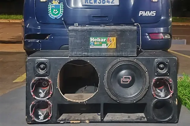 Polícia apreende aparelhagem de som após denúncia de perturbação em Maracaju