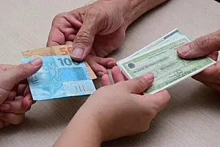 Ofereceram benefícios em troca do seu voto? Saiba como denunciar