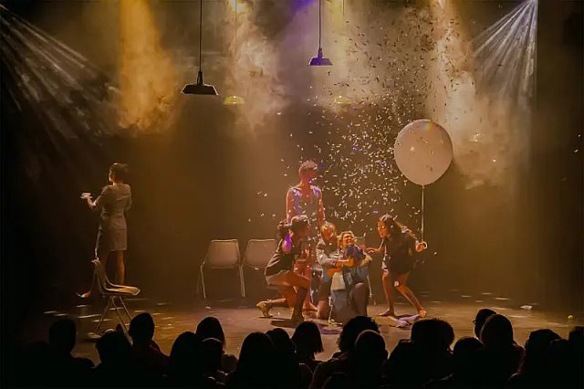 Espetáculo gratuito leva conflitos familiares ao palco do Teatro Prosa