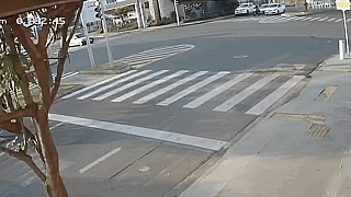 Vídeo flagra Corsa arrastando motociclista antes de colisão fatal no Nova Lima; veja