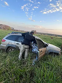 Operação cerca comboio e apreende 25 veículos com carga do Paraguai em MS