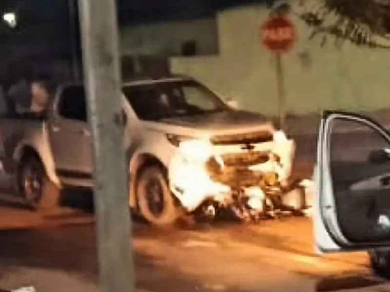 Motociclista é atropelado, fica gravemente ferido e motorista foge em Água Clara