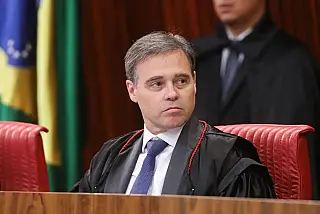 Mendonça diz que salário do STF da "condição média" de vida