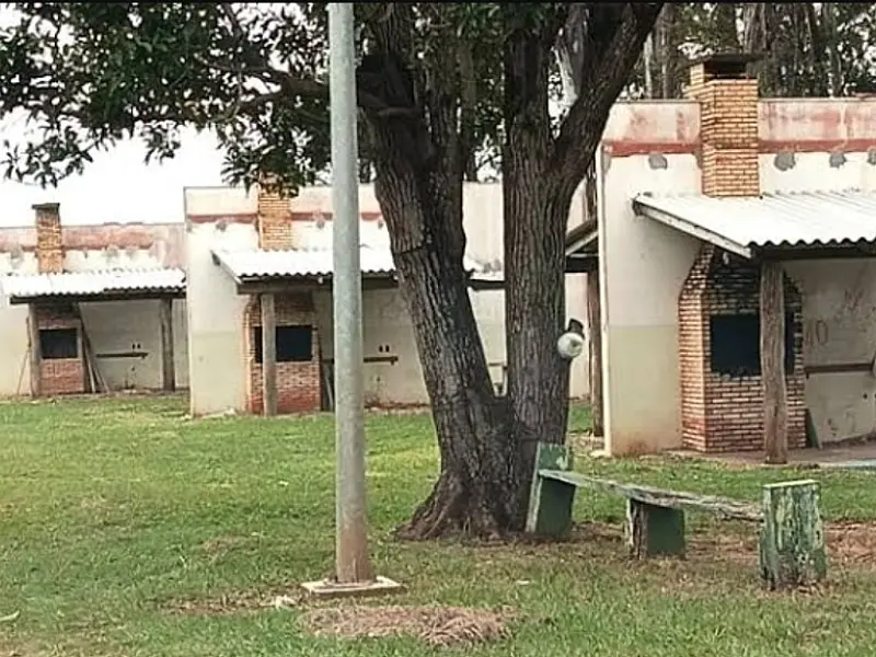 Corpo carbonizado é encontrado em banheiro de balneário em Naviraí