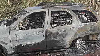 Motorista abandona carro com cigarros e veículo pega fogo em plantação de cana em Caarapó