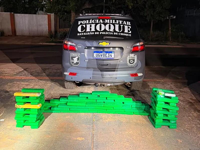 Casal é preso com 120 kg de maconha e carro de aplicativo na Capital
