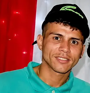 Contrabandista foge da PRF, pula no Rio Paraná e desaparece na divisa de MS