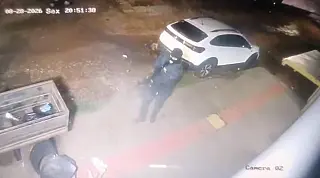 Vídeo: câmera flagra atirador fuzilando homem no e fugindo em seguida na Capital