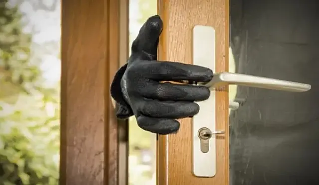 Mulher acorda de madrugada sendo apalpada por invasor dentro de casa no Jardim Noroeste
