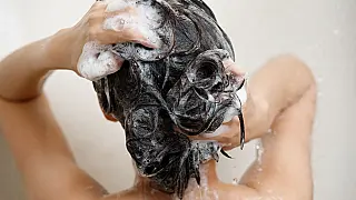 Anvisa proíbe venda de shampoo, bronzeador e outros cosméticos irregulares