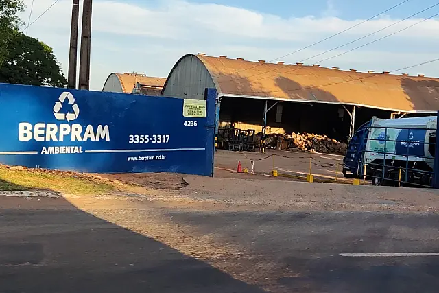 Fedor de empresa invade casas na região norte mesmo com tudo fechado, dizem moradores