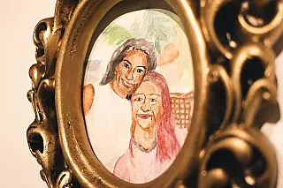 Artista ilustra mãe e avó em exposição sobre ancestralidade na Capital