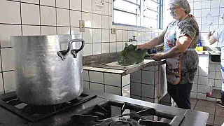 Campo Grande abre seleção para merendeiros com salário de R$ 1,6 mil