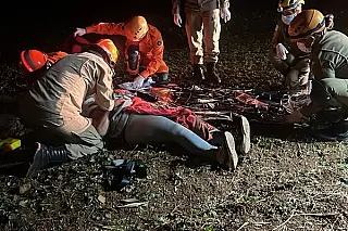 Motorista morre arremessado em capotamento de Fiat Uno em Bonito
