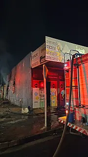 Incêndio em gráfica é controlado após 3 horas de trabalho dos bombeiros