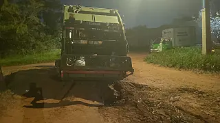 Caminhão de lixo atola e moradores cobram patrolamento no Jardim Noroeste