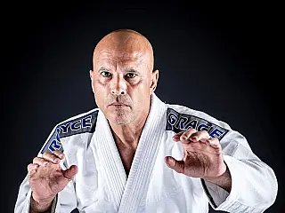 Lenda do jiu-jitsu mundial, Royce Gracie participa de seminário na Capital
