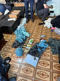 Pistolas e cigarros paraguaios são apreendidos em conveniências de Campo Grande