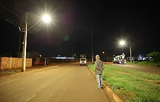 Dourados entra na reta final para iluminar 100% da cidade com lâmpadas de LED