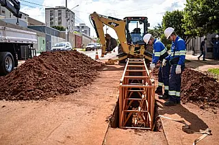 Obras de esgoto avançam por oito bairros de Campo Grande nesta semana