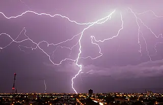 Dos 441 mil raios no temporal, Campo Grande teve 12 mil descargas elétricas