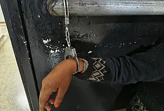 Homem é esfaqueado após tentar agarrar adolescente em aldeia de Dourados