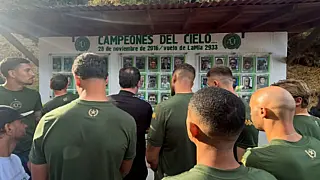 Chapecoense volta à Colômbia e recebe homenagens do Atlético Nacional quase dez anos após tragédia