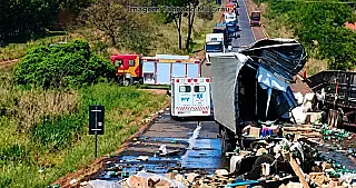 Colisão entre caminhões mata duas pessoas entre Paranaíba e Aparecida do Taboado