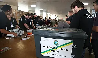Quase 1 milhão de brasileiros no exterior poderão votar nas eleições