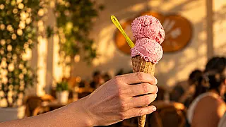 Febre nas redes, morango cravejado ganha versão em gelato em Campo Grande