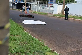 Identificado motociclista que morreu após bater em árvore em Campo Grande