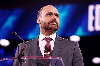 Eduardo Bolsonaro pede novamente a Trump novas sanções contra o STF