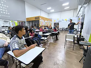 Capital abre inscrições para cursos gratuitos de cílios e inteligência artificial