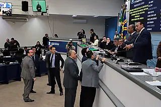 Câmara vota projetos sobre falta de remédios no SUS e nome social em lápides
