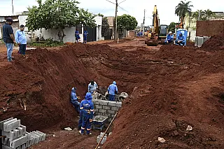 Jardim Itamaracá avança com obras de asfalto, drenagem e esgoto após décadas de espera