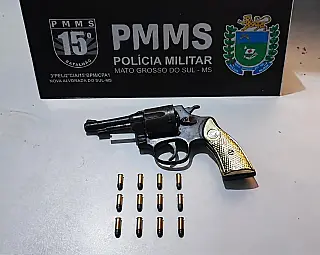 PM encontra revólver e munições em carro e prende três em Nova Alvorada do Sul