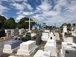 Mãe tenta na Justiça autorização para exumar e cremar restos mortais do filho