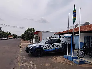 Após dar pinote da PM, motoqueiro cai e acaba preso em São Gabriel do Oeste