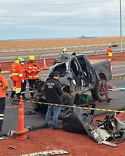 Colisão frontal entre carreta e Ranger deixa três mortos na BR-163