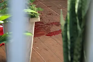 Homem é preso em flagrante após esfaquear a própria mãe durante surto na Capital