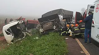 Cabine arrancada e destruição: acidente entre caminhões mata uma pessoa na MS-157