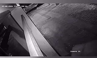 VÍDEO: Ladrão usa tampa de concreto para quebrar vidro e furtar loja na Capital