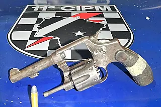 Homem dá tiros para ameaçar desafeto e acaba preso com revólver no Coronel Antonino