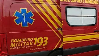 Motorista sofre mal súbito, perde controle de carro e invade calçada na Vila Nasser