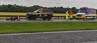 Motociclista invade pista contrária da BR-163 e morre atropelado por carreta em Rio Brilhante