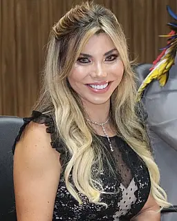 Vice-prefeita de Sidrolândia denuncia montagem e divulgação de foto íntima