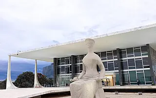 STF decide que prazo menor de registros de armas vale para documentos antigos
